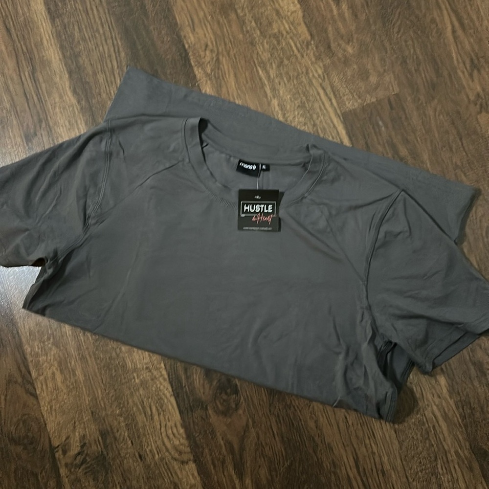 NWT MONO B Men’s‎ Classic Crew Active Tee in grey